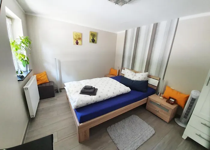 Bed & Breakfast Monteur-fremdenzimmer - Petit Quartier *