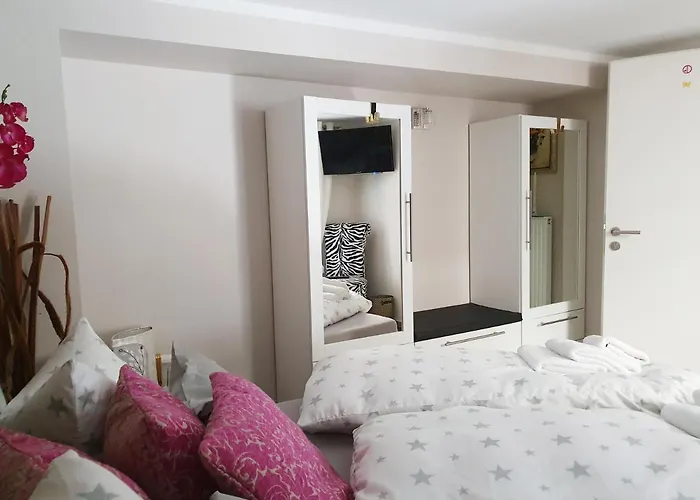 Bed and breakfast Monteur-fremdenzimmer - Petit Quartier *